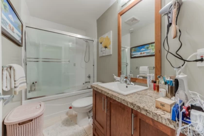 Entry Foyer Photo of 1 8358 121a Street, Surrey, BC