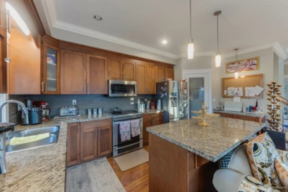 Kitchen Island Photo of 1 8358 121a Street, Surrey, BC