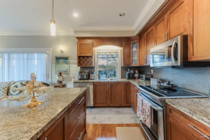 Kitchen Photo of 1 8358 121a Street, Surrey, BC