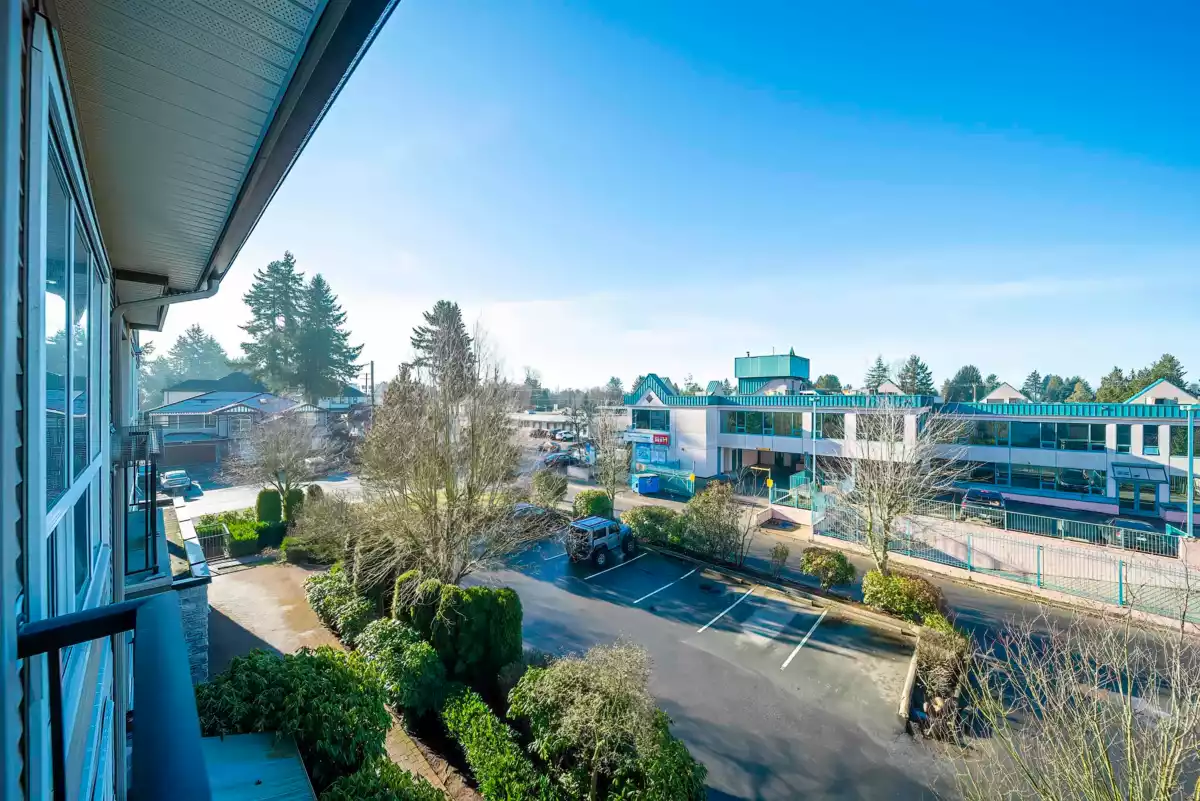 Entry Foyer Photo of 416 12083 92a Avenue, Surrey, BC