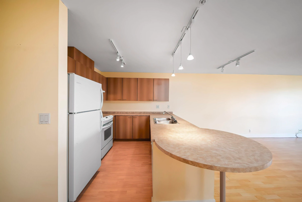 Kitchen Island Photo of 416 12083 92a Avenue, Surrey, BC