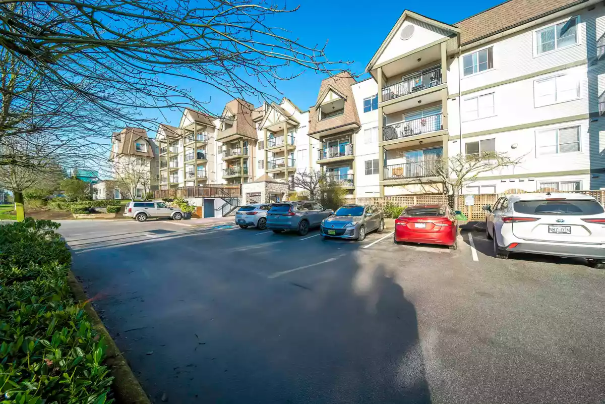 Living Room Photo of 416 12083 92a Avenue, Surrey, BC