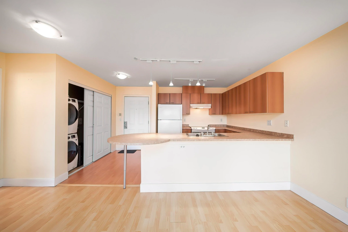 Walk-In Closet Photo of 416 12083 92a Avenue, Surrey, BC