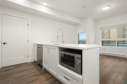 Kitchen Photo of 101 33568 George Ferguson Way, Abbotsford, BC