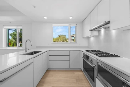 Kitchen Island Photo of 4110 Columbia Street, Vancouver, BC