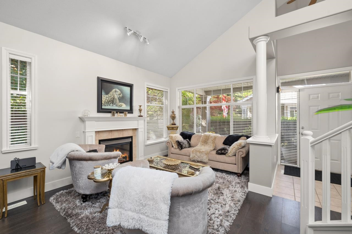 Dining Area Photo of 101 3500 144 Street, Surrey, BC