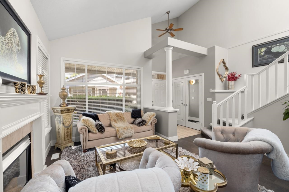 Kitchen Photo of 101 3500 144 Street, Surrey, BC