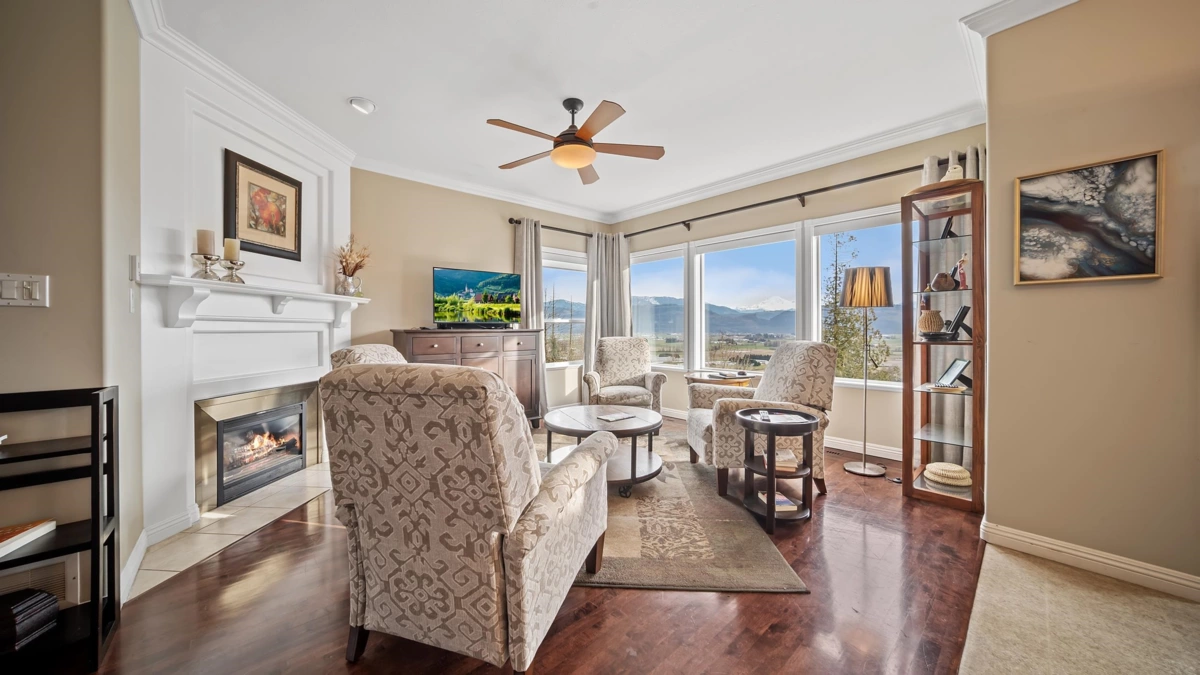 Breakfast Nook Photo of 36046 Spyglass Court, Abbotsford, BC