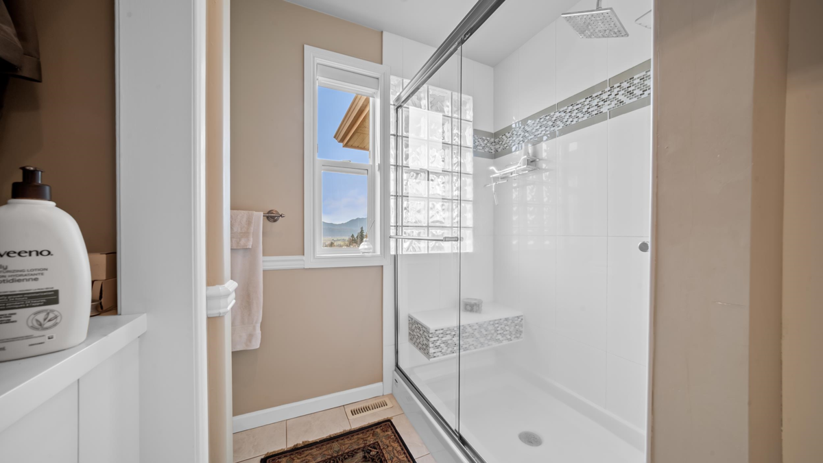 Front Yard Photo of 36046 Spyglass Court, Abbotsford, BC