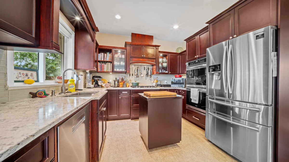 Walk-In Closet Photo of 36046 Spyglass Court, Abbotsford, BC