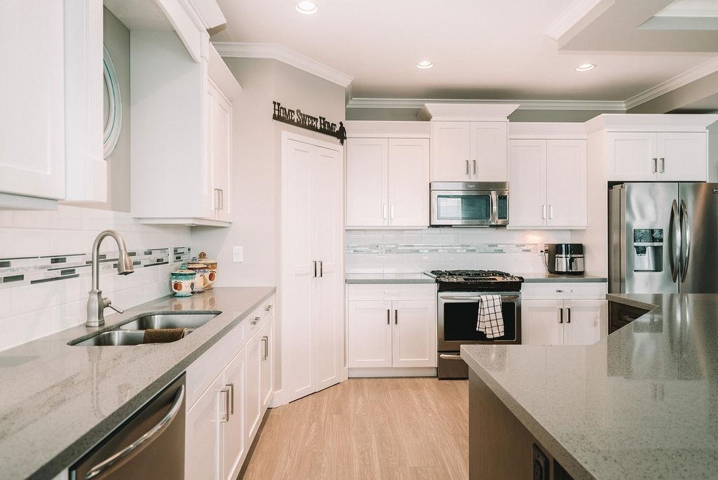 Kitchen Island Photo of 10543 248 Street, Maple Ridge, BC