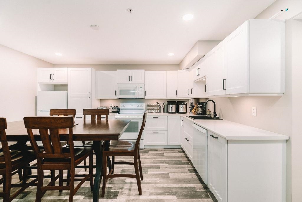 Swimming Pool Photo of 10543 248 Street, Maple Ridge, BC