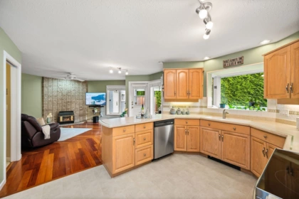 Entry Foyer Photo of 12334 56 Avenue, Surrey, BC