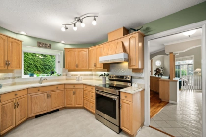 Hallway Photo of 12334 56 Avenue, Surrey, BC
