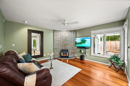 Kitchen Photo of 12334 56 Avenue, Surrey, BC