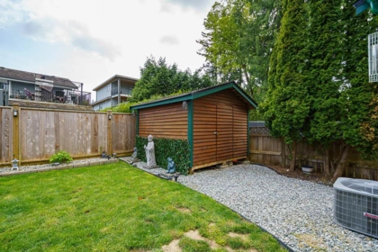 Front Yard Photo of 19950 48a Avenue, Langley, BC