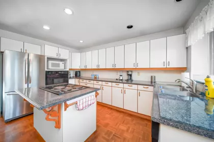Kitchen Island Photo of 4837 8a Avenue, Delta, BC