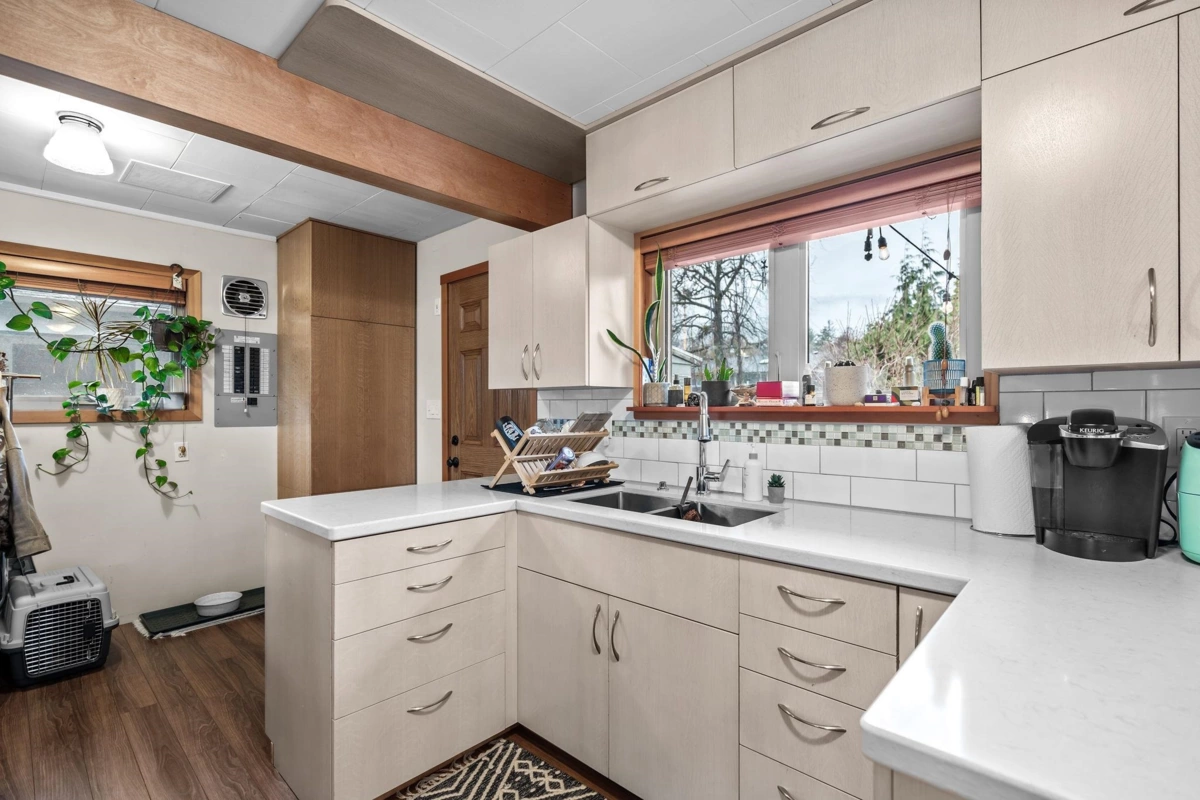 Basement Recreation Room Photo of 37963 Fourth Avenue, Squamish, BC