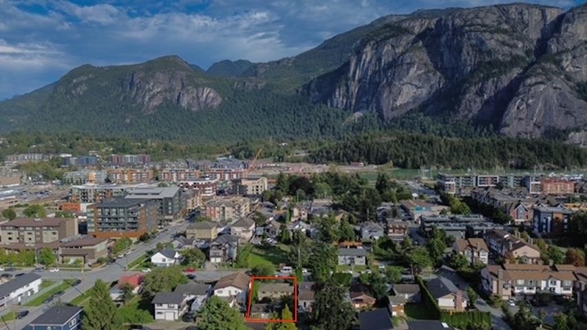 Breakfast Nook Photo of 37963 Fourth Avenue, Squamish, BC