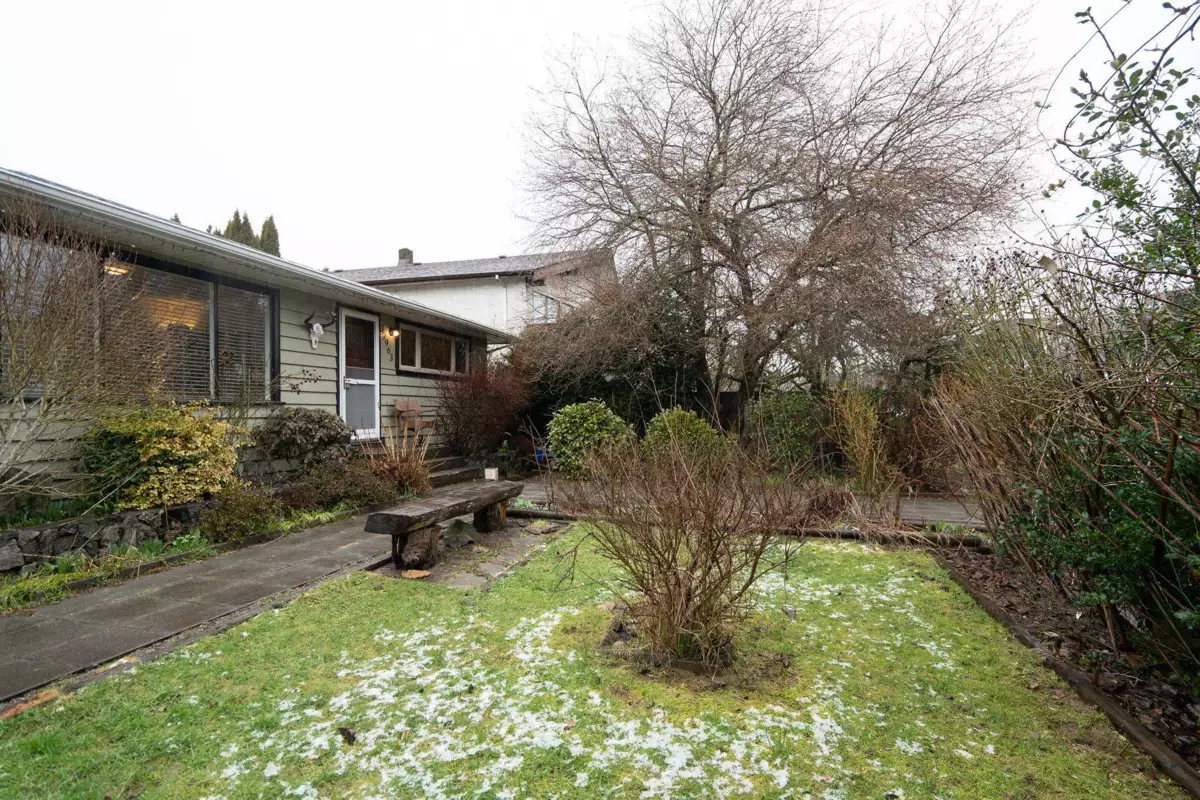 Living Room Photo of 37963 Fourth Avenue, Squamish, BC