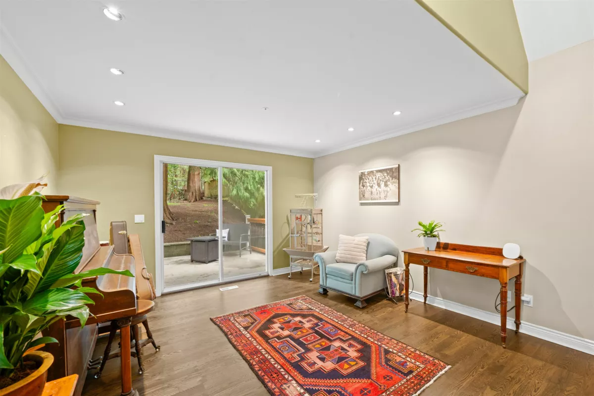 Backyard Photo of 4622 Cove Cliff Road, North Vancouver, BC