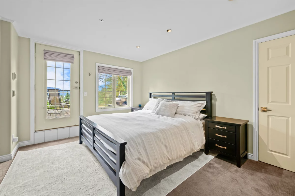 Basement Recreation Room Photo of 4622 Cove Cliff Road, North Vancouver, BC