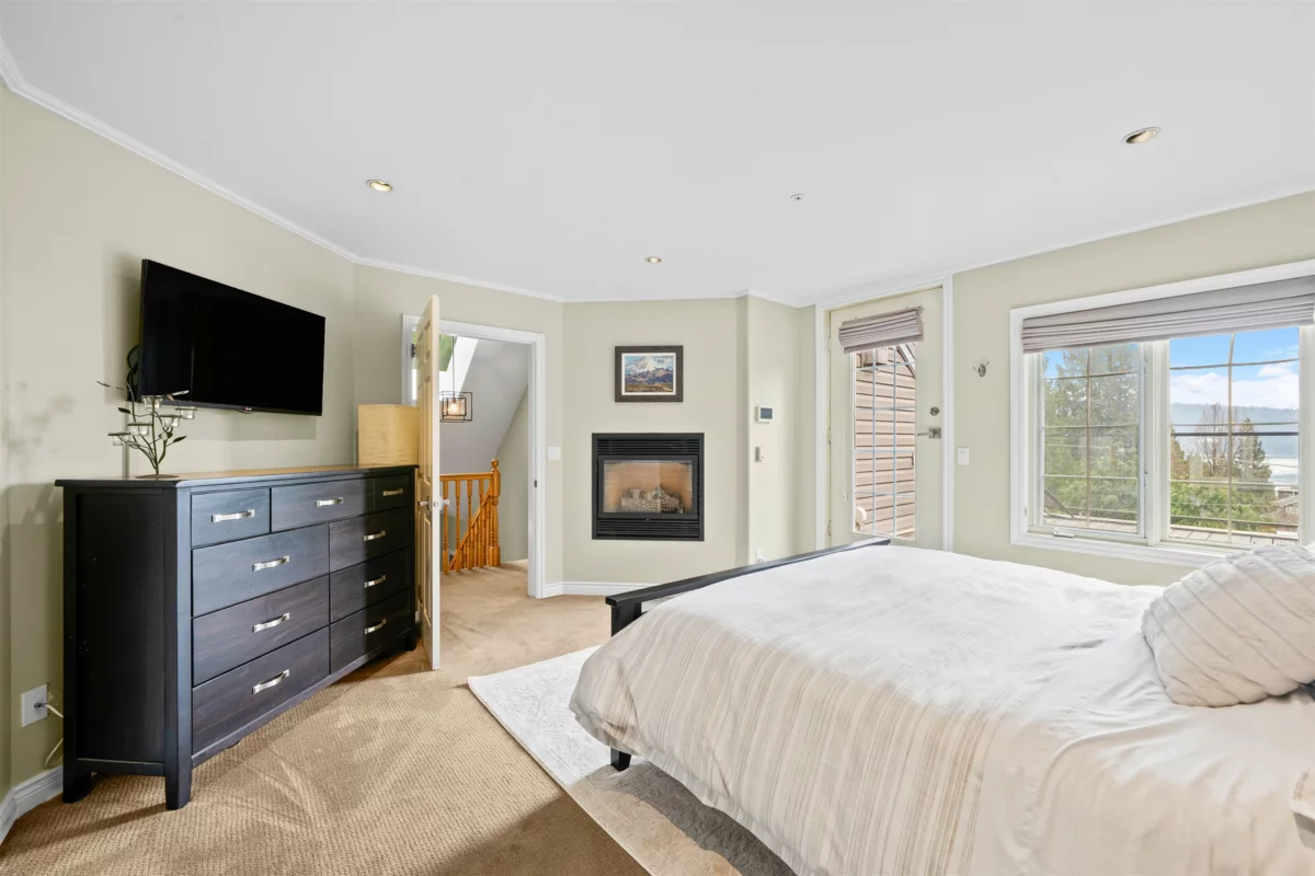 Laundry Room Photo of 4622 Cove Cliff Road, North Vancouver, BC