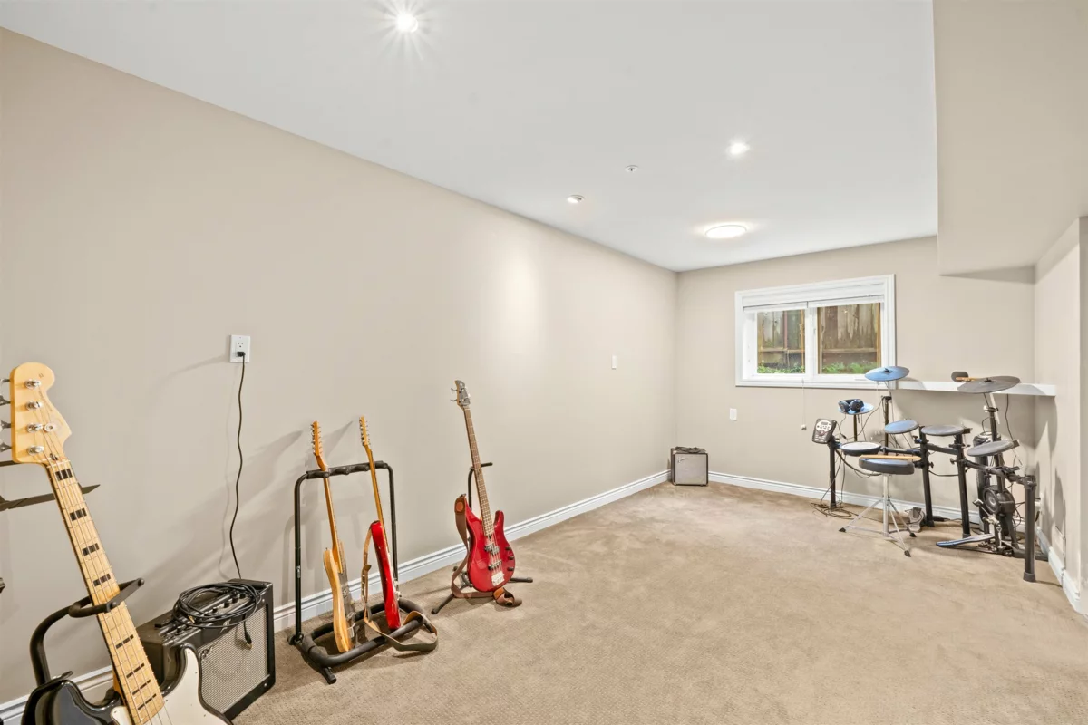 Outdoor Kitchen Photo of 4622 Cove Cliff Road, North Vancouver, BC