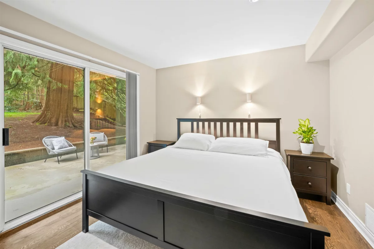 Primary Bedroom Photo of 4622 Cove Cliff Road, North Vancouver, BC