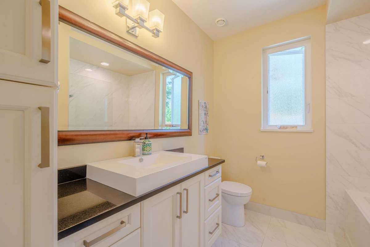 Basement Recreation Room Photo of 10825 Wood Bay Ridge Road, Halfmoon Bay, BC