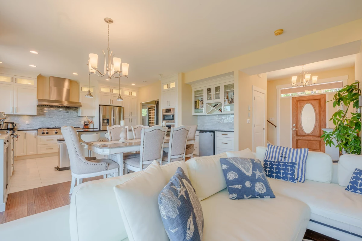 Breakfast Nook Photo of 10825 Wood Bay Ridge Road, Halfmoon Bay, BC