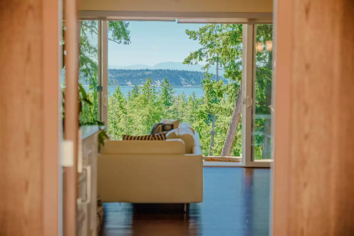 Dining Area Photo of 10825 Wood Bay Ridge Road, Halfmoon Bay, BC