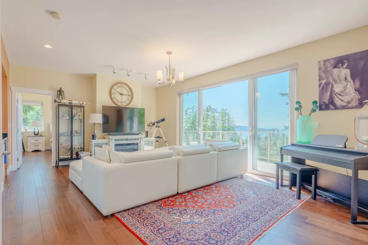 Entry Foyer Photo of 10825 Wood Bay Ridge Road, Halfmoon Bay, BC