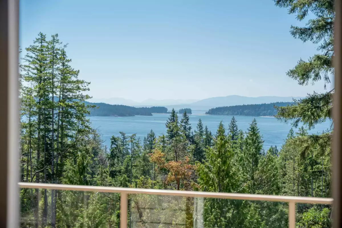 Family Room Photo of 10825 Wood Bay Ridge Road, Halfmoon Bay, BC
