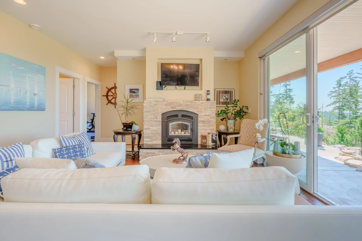 Guest Bathroom Photo of 10825 Wood Bay Ridge Road, Halfmoon Bay, BC