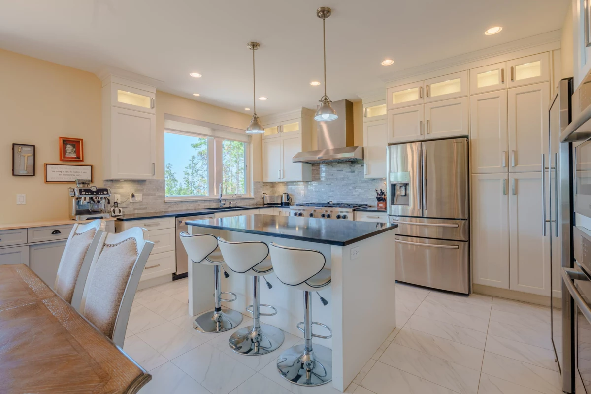 Primary Bathroom Photo of 10825 Wood Bay Ridge Road, Halfmoon Bay, BC