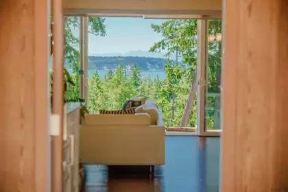 Dining Area Photo of 10825 Wood Bay Ridge Road, Halfmoon Bay, BC
