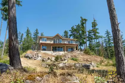 10825 Wood Bay Ridge Road, Halfmoon Bay, BC, Halfmn Bay Secret Cv Redroofs — 4 bed single family residence for sale
