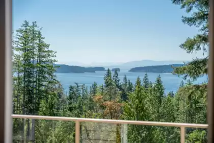 Family Room Photo of 10825 Wood Bay Ridge Road, Halfmoon Bay, BC