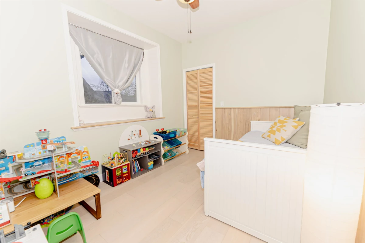 Guest Bathroom Photo of 4857 Victory Street, Burnaby, BC