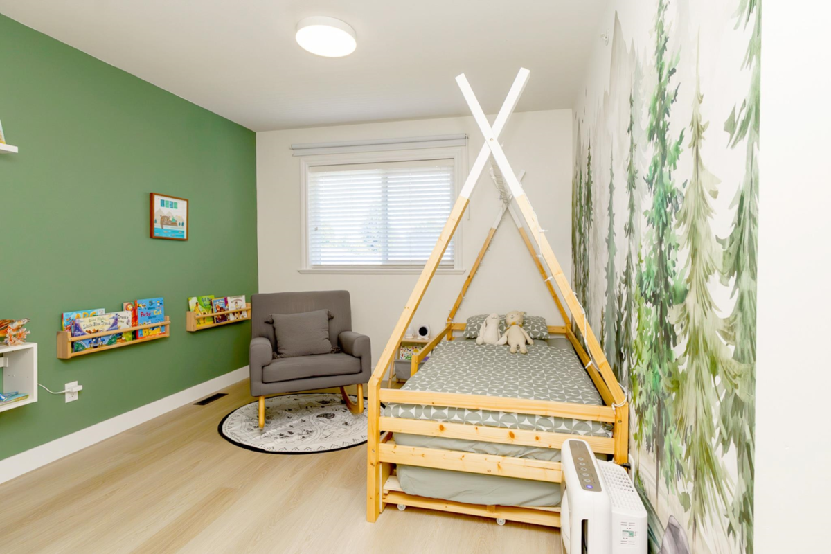 Guest Bathroom Photo of 11804 191a Street, Pitt Meadows, BC