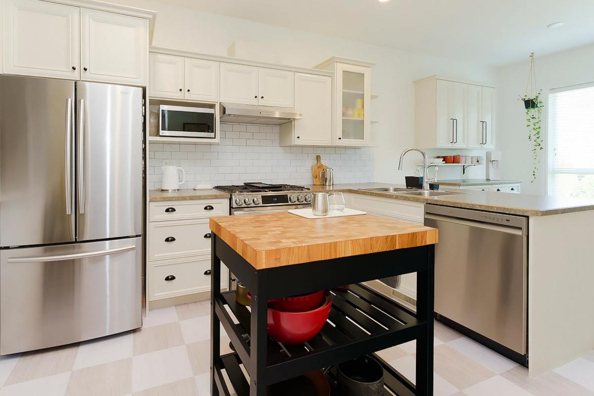 Kitchen Island Photo of 11804 191a Street, Pitt Meadows, BC