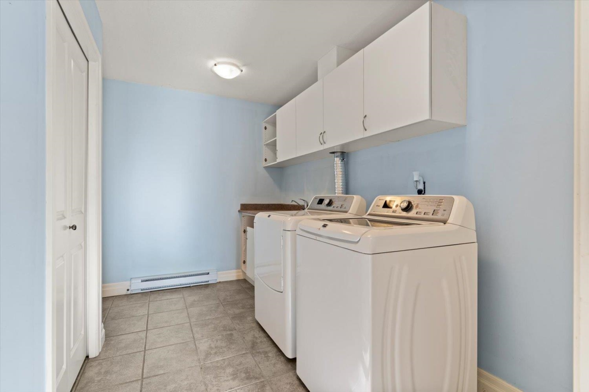 Breakfast Nook Photo of 5895 Garrison Boulevard, Chilliwack, BC