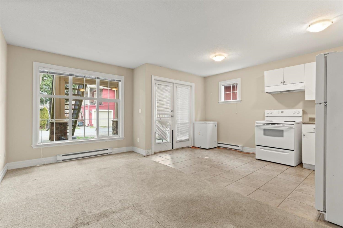 Swimming Pool Photo of 5895 Garrison Boulevard, Chilliwack, BC