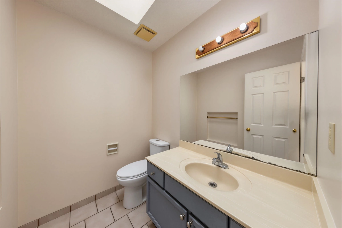 Basement Recreation Room Photo of 17138 26a Avenue, Surrey, BC