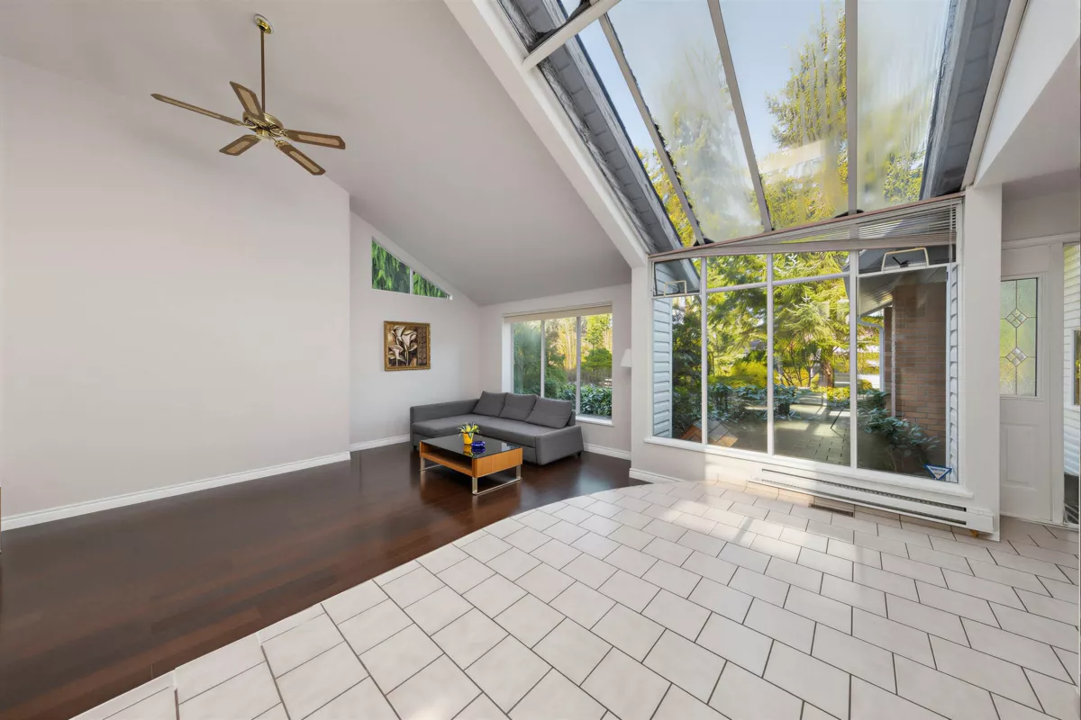 Dining Area Photo of 17138 26a Avenue, Surrey, BC