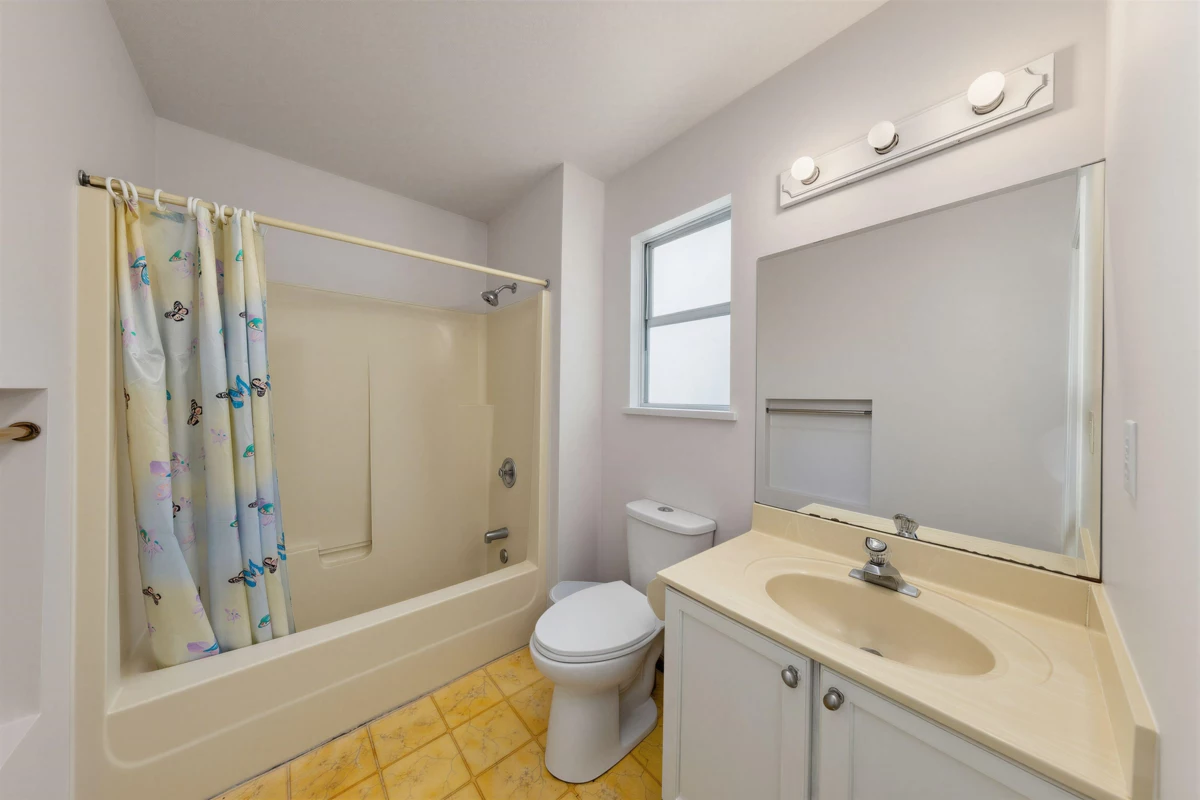 Entry Foyer Photo of 17138 26a Avenue, Surrey, BC