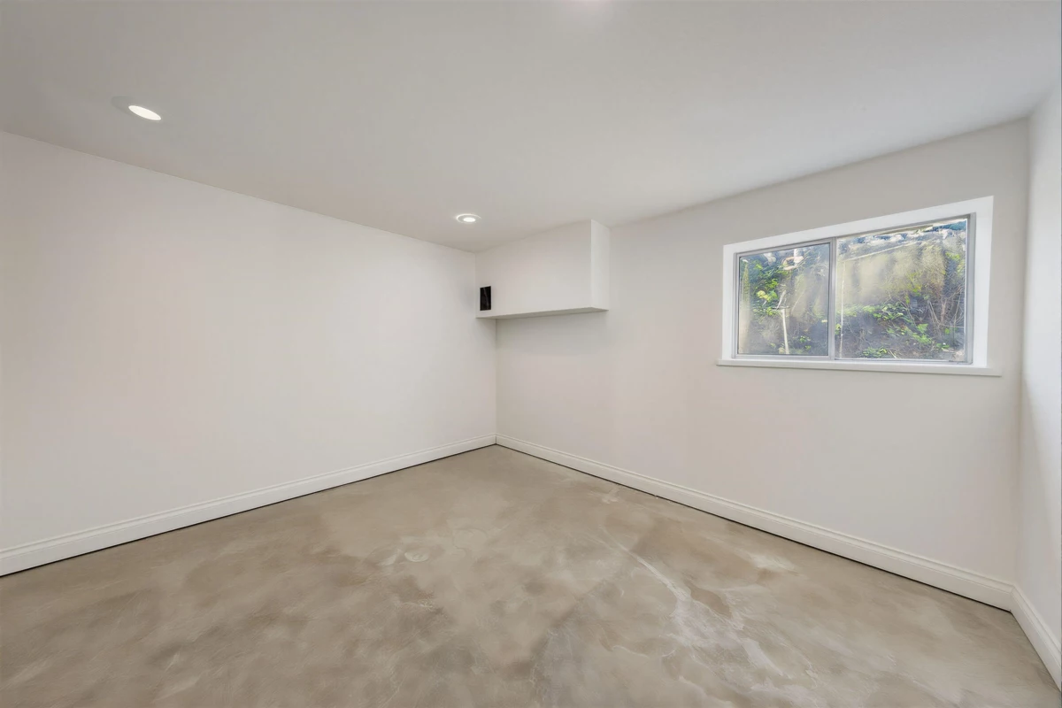 Front Yard Photo of 17138 26a Avenue, Surrey, BC