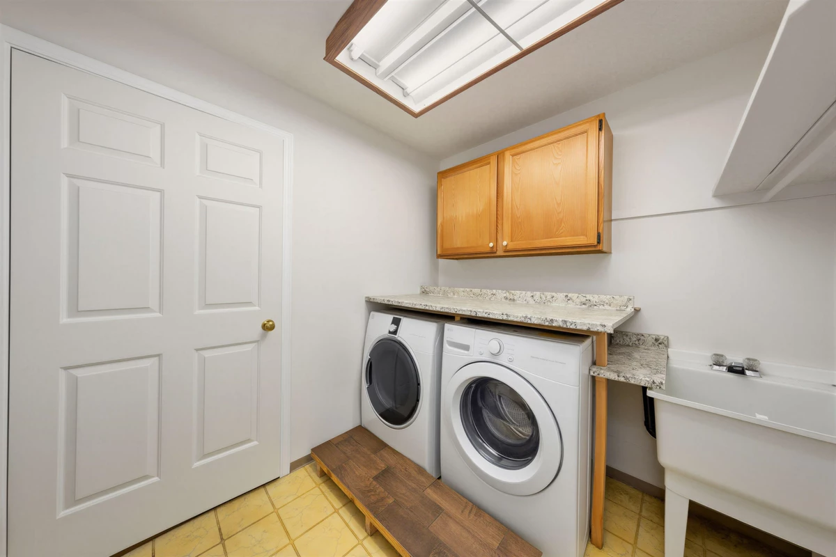 Hallway Photo of 17138 26a Avenue, Surrey, BC