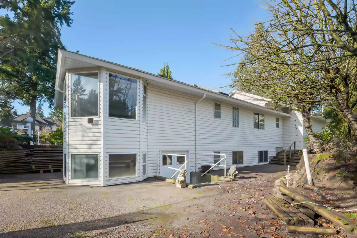 Hot Tub / Spa Photo of 17138 26a Avenue, Surrey, BC